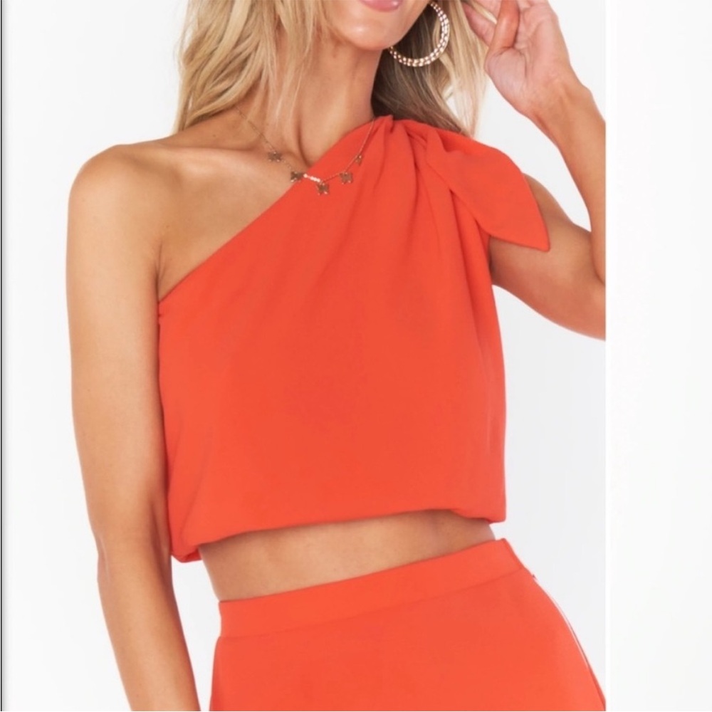 Show Me Your MuMu One-Shoulder Crop Top